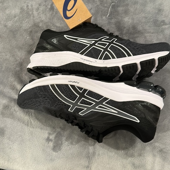 Mens Asics GT-1000 10 running shoes, size 11.5M. New in box! - Picture 4 of 6